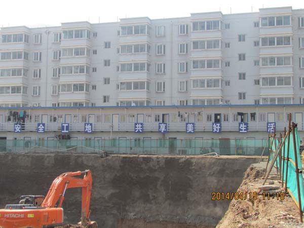 兰州市东岗东路保障性住房项目正在进行基坑土方作业.jpg 兰州市东岗东路保障性住房项目正在进行基坑土方作业.jpg